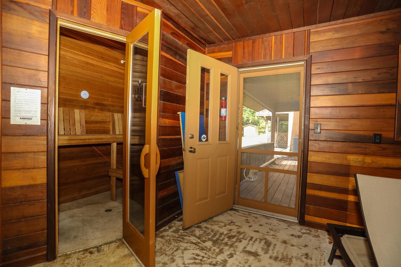 The Lodge At Beaver Lake Bed And Breakfastロジャース エクステリア 写真