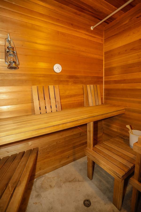 The Lodge At Beaver Lake Bed And Breakfastロジャース エクステリア 写真