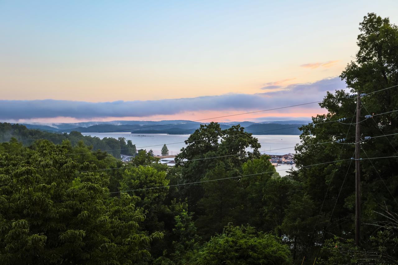 The Lodge At Beaver Lake Bed And Breakfastロジャース エクステリア 写真
