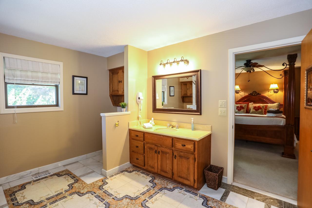 The Lodge At Beaver Lake Bed And Breakfastロジャース エクステリア 写真